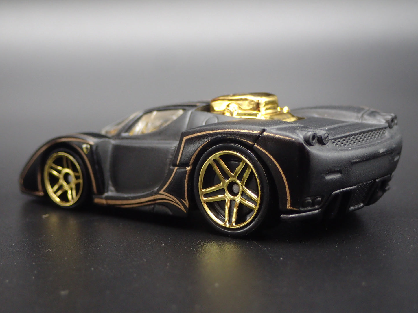 2002-2004 ENZO FERRARI SUPER CAR BLACK 1:64 SCALE COLLECTIBLE DIECAST MODEL CAR