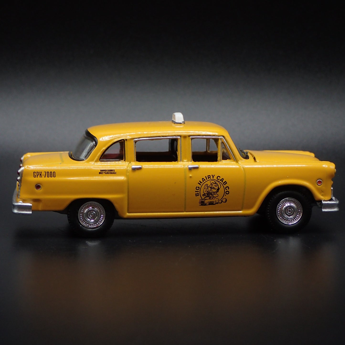 1977 77 CHECKER TAXI CAB TAXI GPK YELLOW 1:64 SCALE DIORAMA DIECAST MODEL CAR