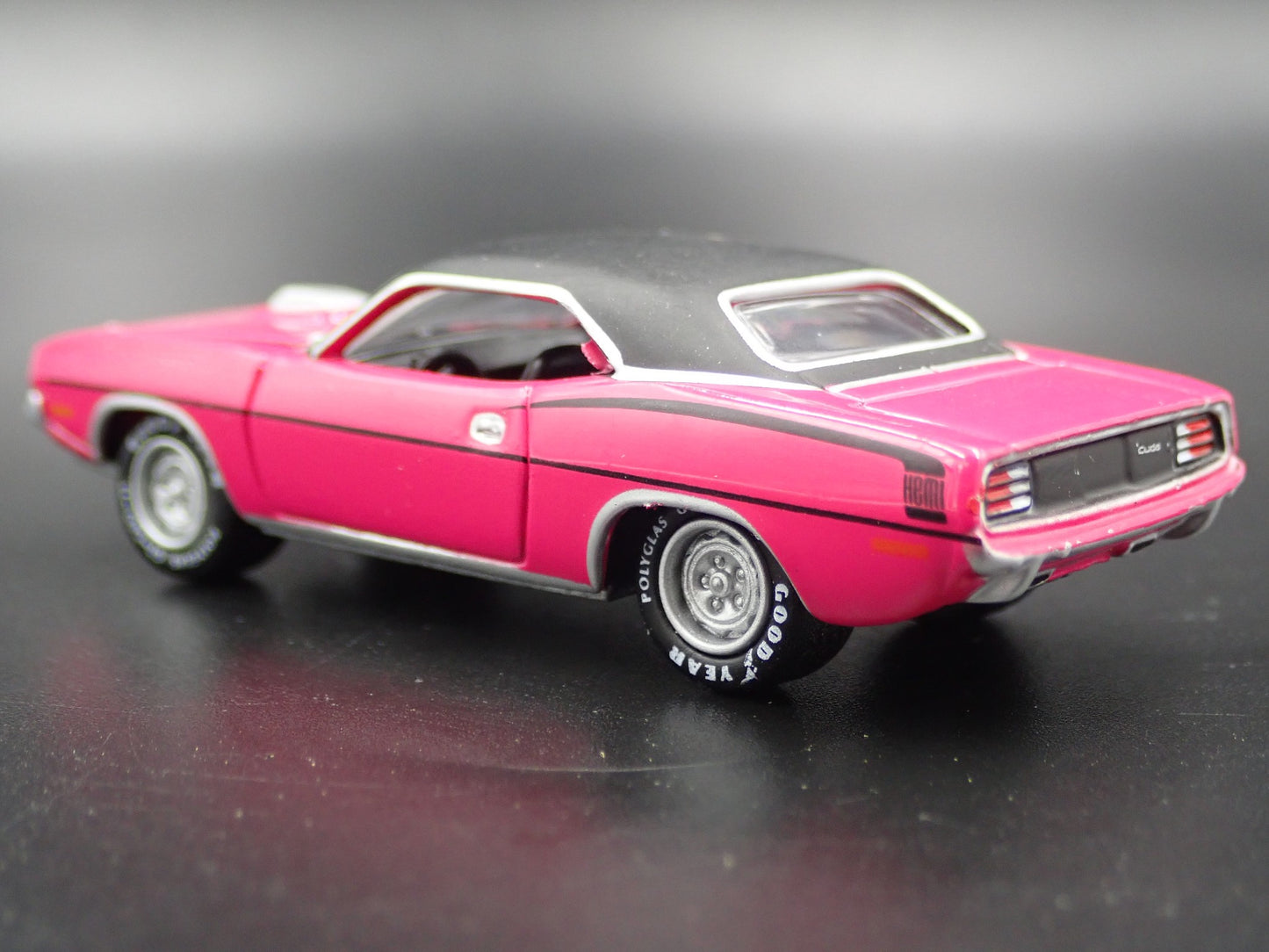 1970 70 PLYMOUTH HEMI CUDA RARE 1:64 SCALE COLLECTIBLE DIORAMA DIECAST MODEL CAR