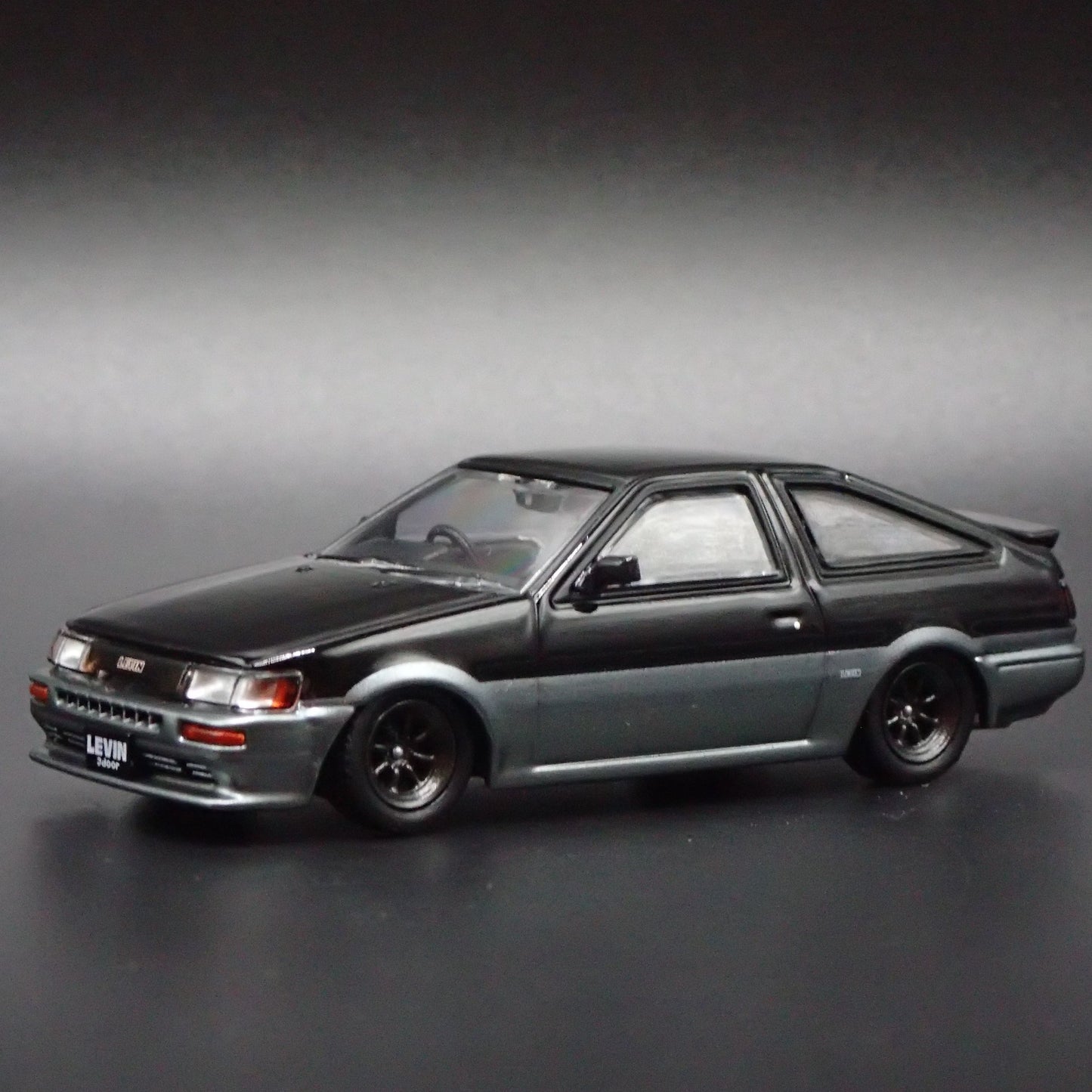 1983-1987 TOYOTA COROLLA AE86 LEVIN  1/64 SCALE DIORAMA DIECAST MODEL CAR