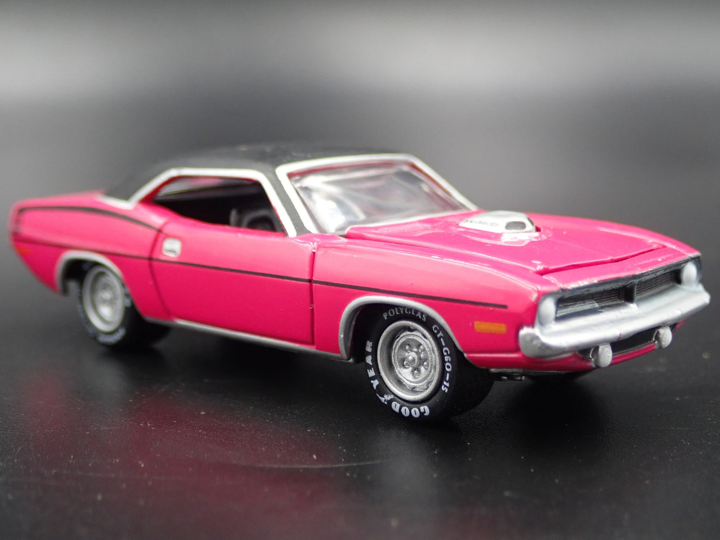 1970 70 PLYMOUTH HEMI CUDA RARE 1:64 SCALE COLLECTIBLE DIORAMA DIECAST MODEL CAR