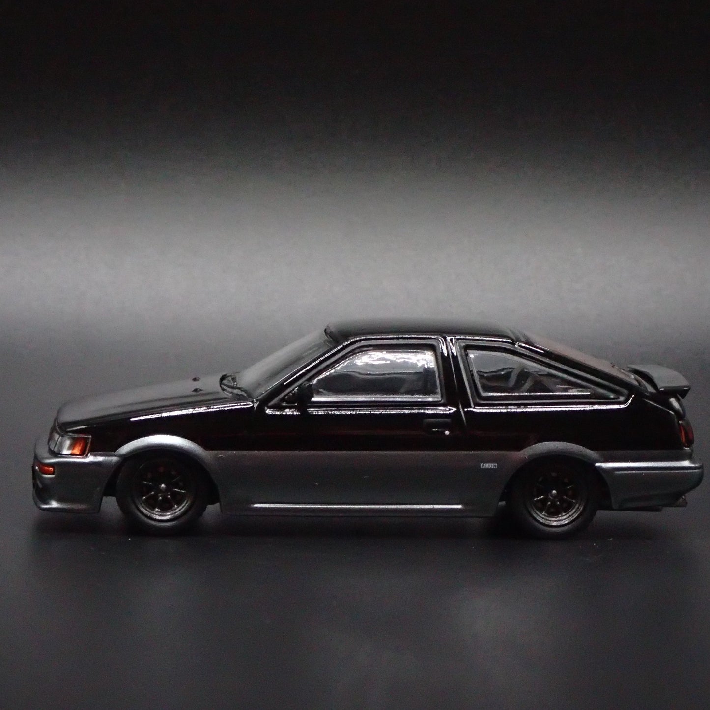1983-1987 TOYOTA COROLLA AE86 LEVIN  1/64 SCALE DIORAMA DIECAST MODEL CAR