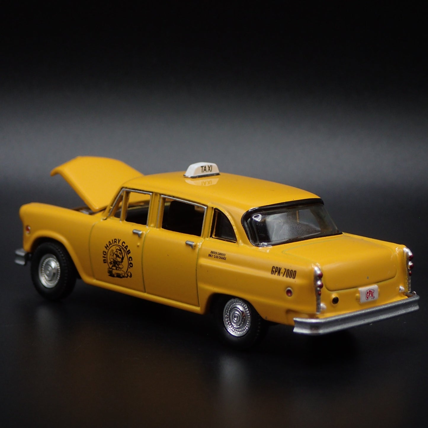 1977 77 CHECKER TAXI CAB TAXI GPK YELLOW 1:64 SCALE DIORAMA DIECAST MODEL CAR