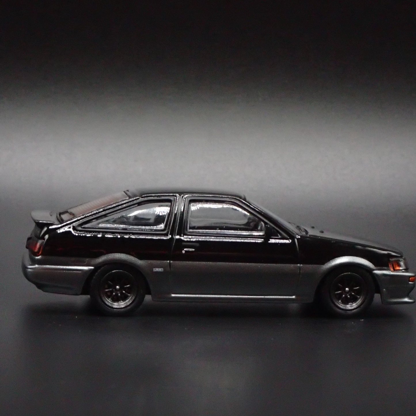 1983-1987 TOYOTA COROLLA AE86 LEVIN  1/64 SCALE DIORAMA DIECAST MODEL CAR