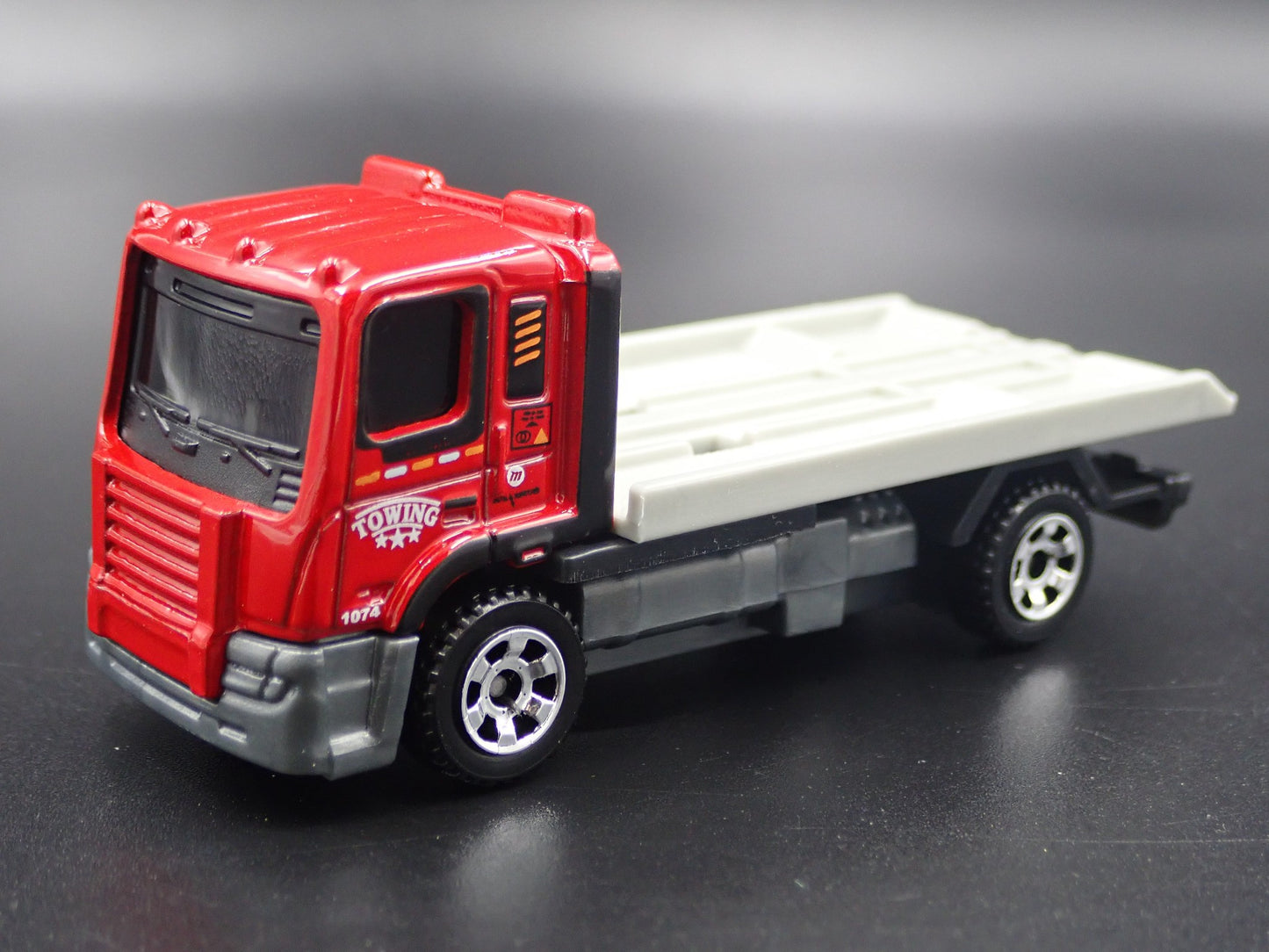 MODERN TOWING COMPANY FLATBED TRUCK RED 1/64 SCALE COLLECTIBLE DIECAST MODEL