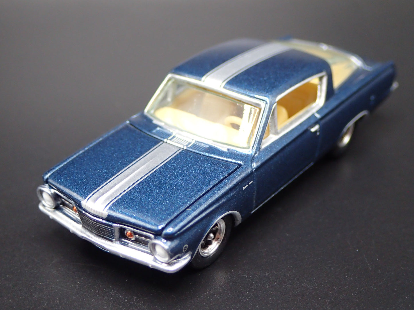 1965 65 PLYMOUTH BARRACUDA FORMULA S 1/64 SCALE COLLECTIBLE DIECAST MODEL CAR