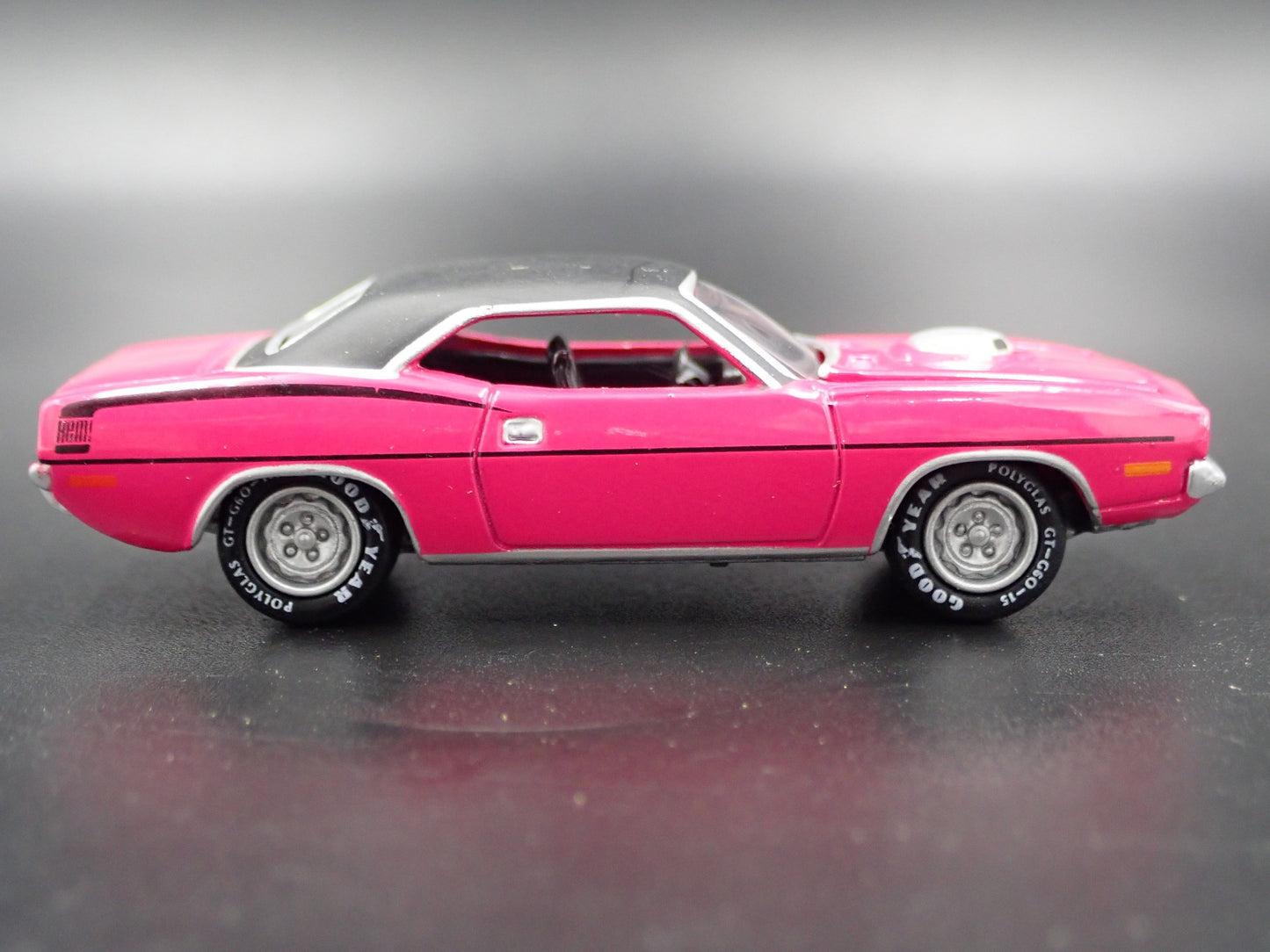 1970 70 PLYMOUTH HEMI CUDA RARE 1:64 SCALE COLLECTIBLE DIORAMA DIECAST MODEL CAR