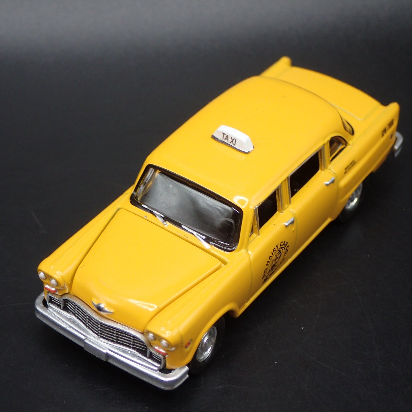 1977 77 CHECKER TAXI CAB TAXI GPK YELLOW 1:64 SCALE DIORAMA DIECAST MODEL CAR