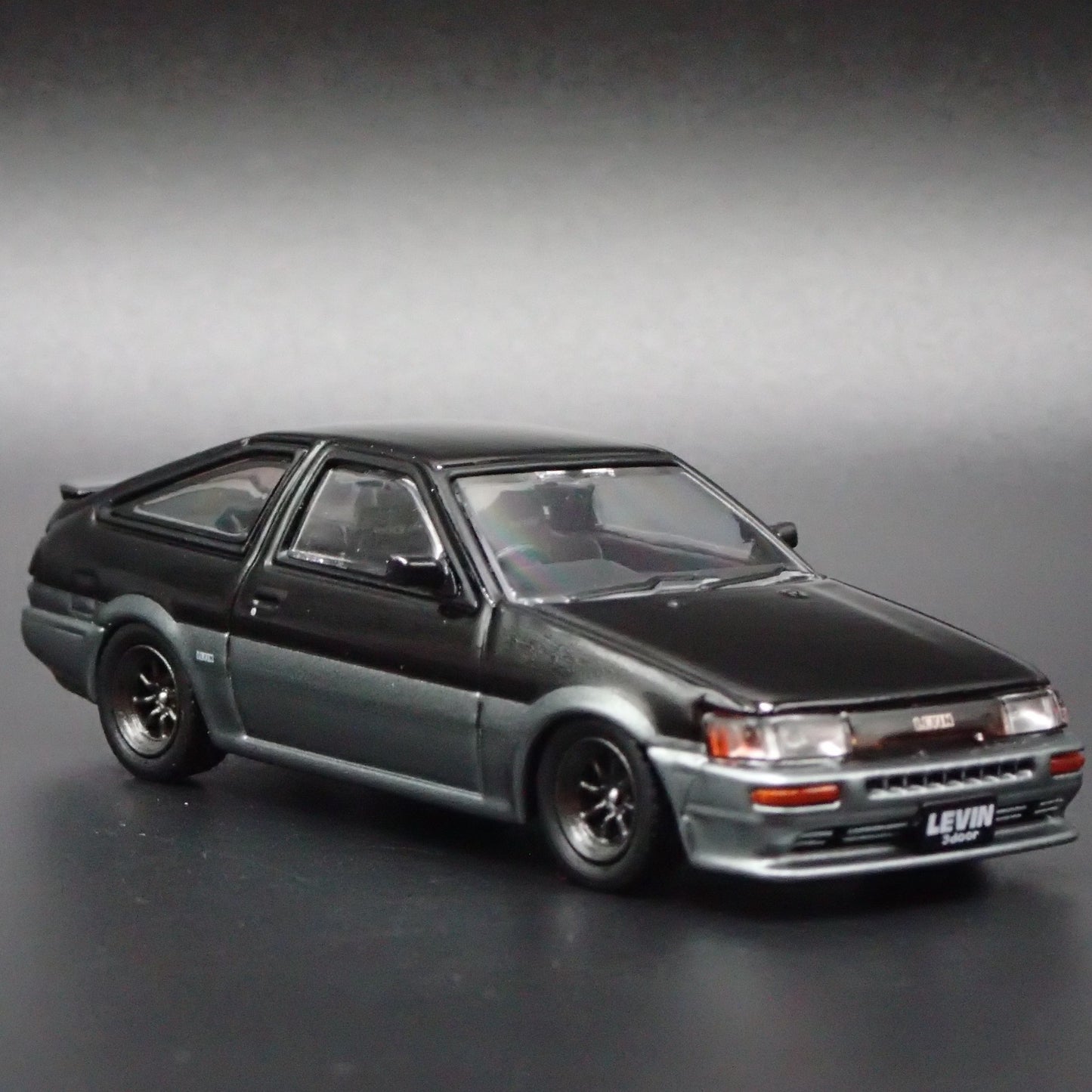 1983-1987 TOYOTA COROLLA AE86 LEVIN  1/64 SCALE DIORAMA DIECAST MODEL CAR