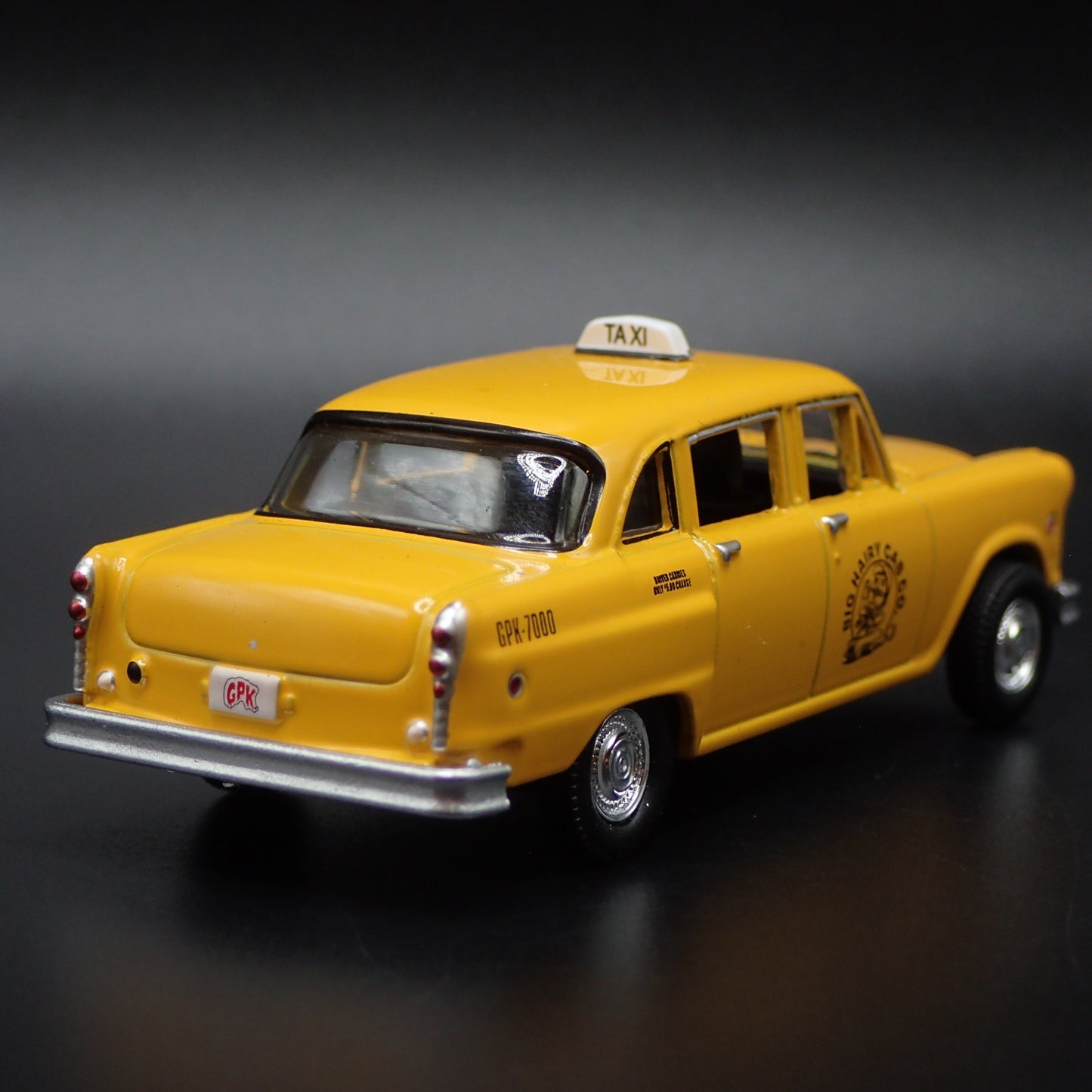 1977 77 CHECKER TAXI CAB TAXI GPK YELLOW 1:64 SCALE DIORAMA DIECAST MODEL CAR