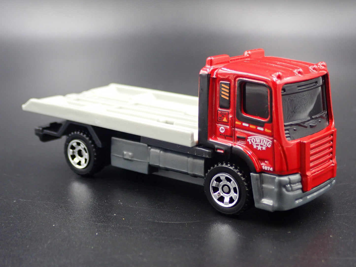 MODERN TOWING COMPANY FLATBED TRUCK RED 1/64 SCALE COLLECTIBLE DIECAST MODEL