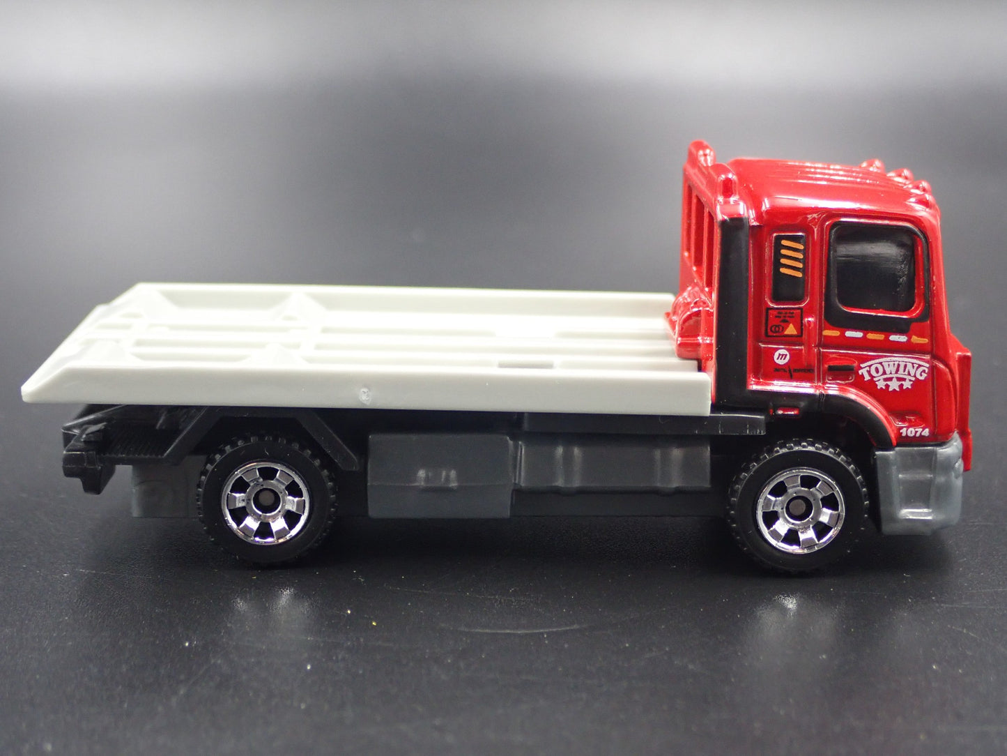 MODERN TOWING COMPANY FLATBED TRUCK RED 1/64 SCALE COLLECTIBLE DIECAST MODEL