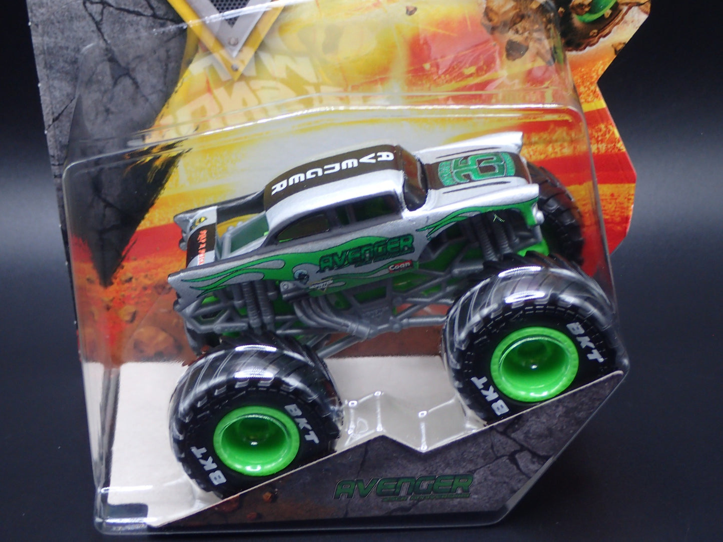 2025 SPIN MASTER MONSTER JAM TRUCK AVENGER SILVER ARENA FAVORITES SERIES 44