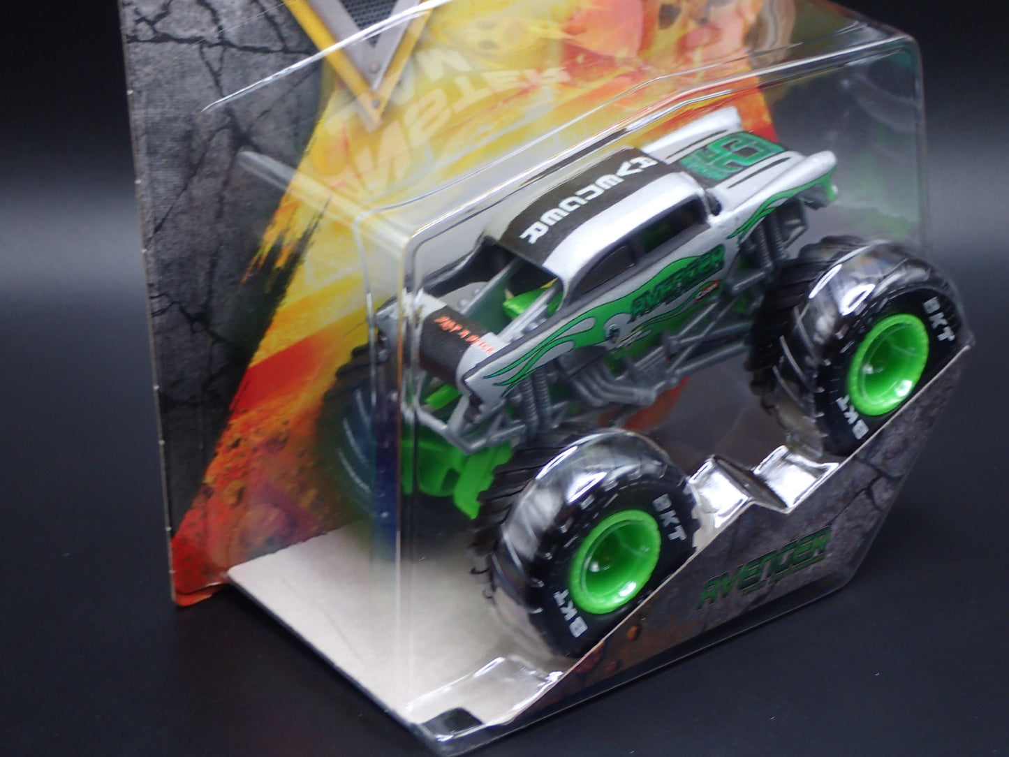 2025 SPIN MASTER MONSTER JAM TRUCK AVENGER SILVER ARENA FAVORITES SERIES 44
