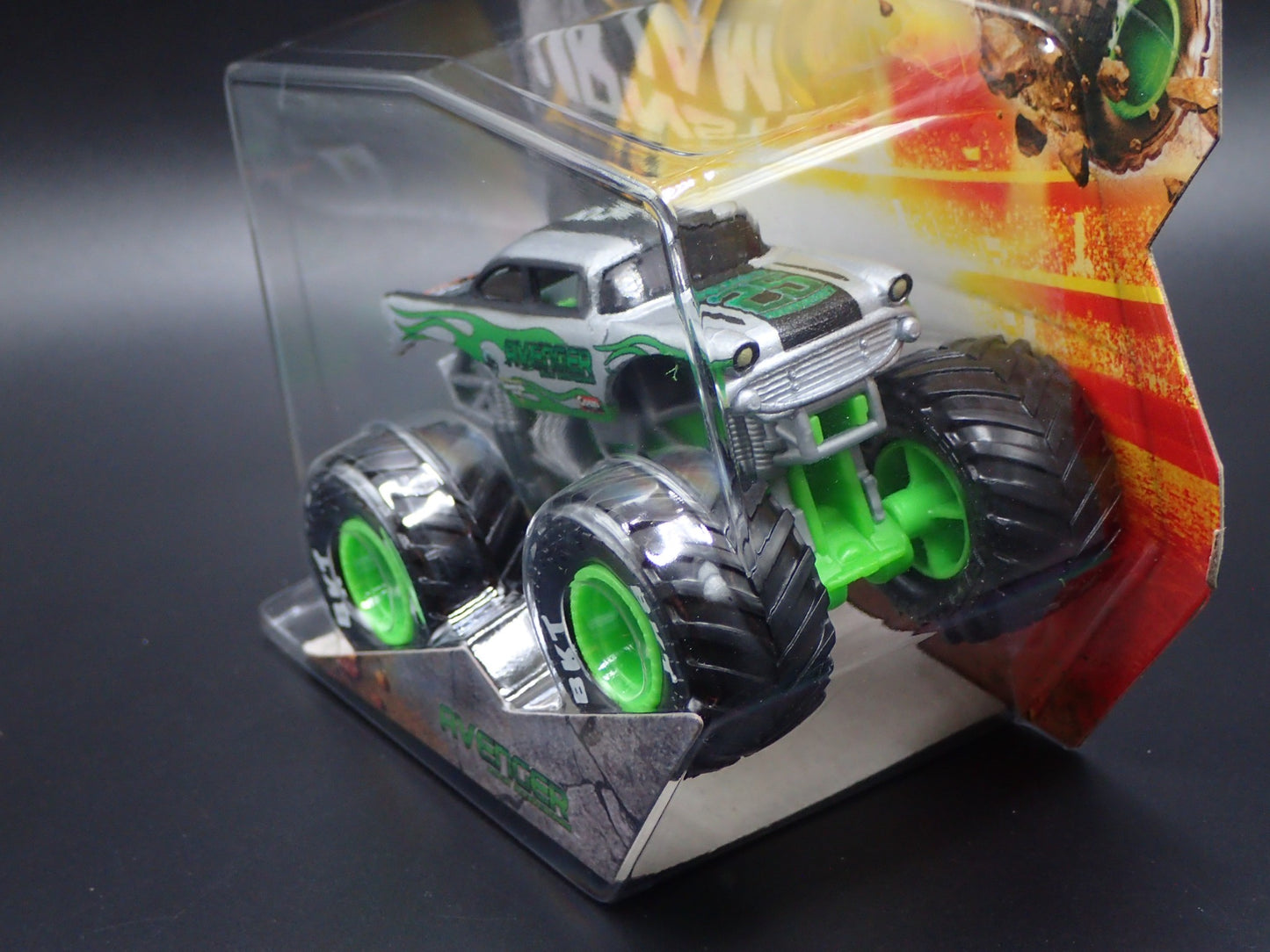 2025 SPIN MASTER MONSTER JAM TRUCK AVENGER SILVER ARENA FAVORITES SERIES 44