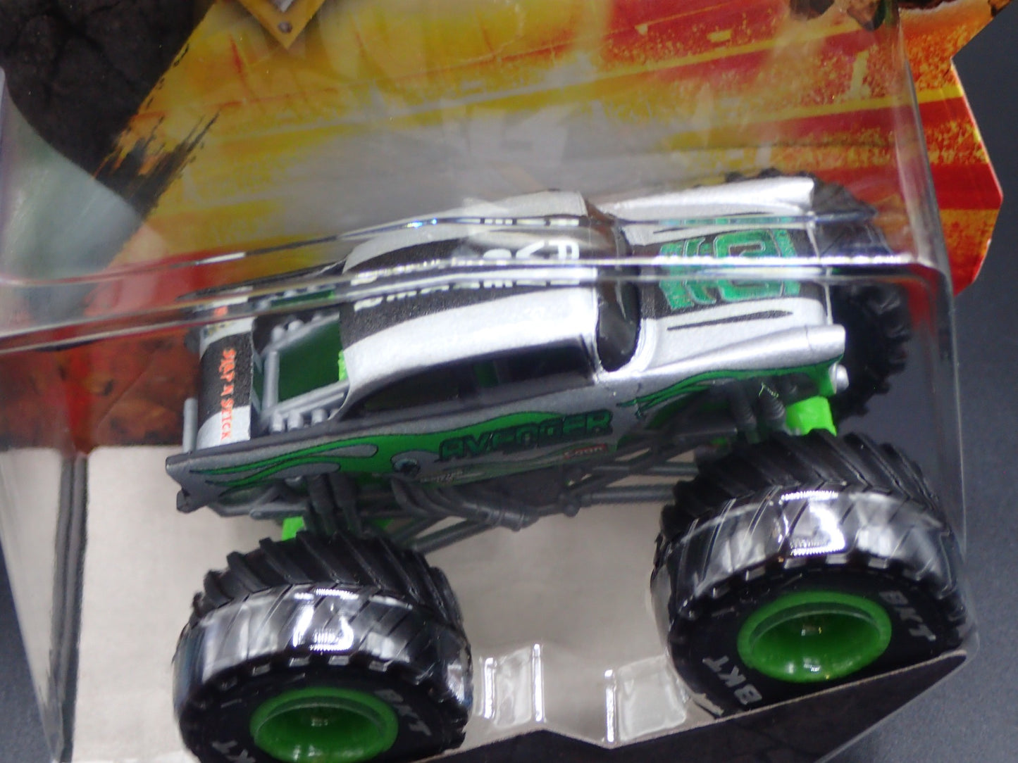2025 SPIN MASTER MONSTER JAM TRUCK AVENGER SILVER ARENA FAVORITES SERIES 44