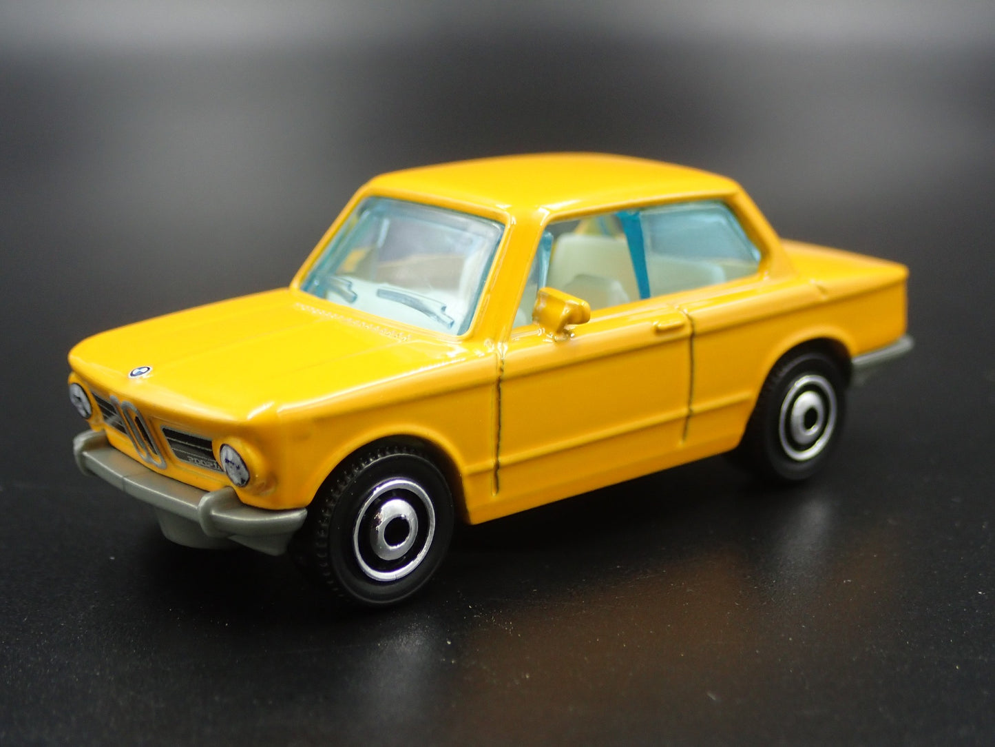 1966-1977 BMW 2002 ORANGE RARE 1:64 SCALE COLLECTIBLE DIORAMA DIECAST MODEL CAR