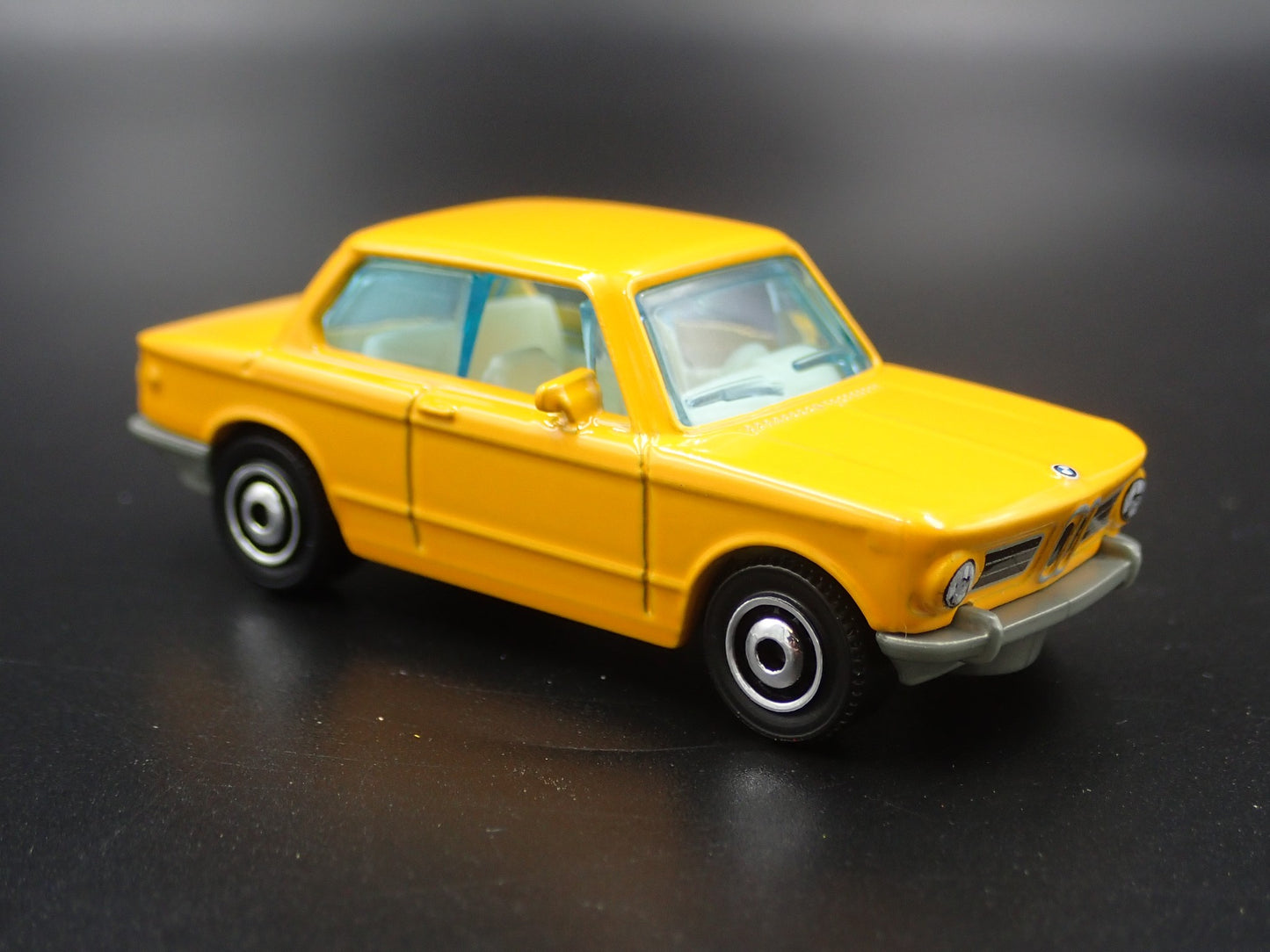 1966-1977 BMW 2002 ORANGE RARE 1:64 SCALE COLLECTIBLE DIORAMA DIECAST MODEL CAR