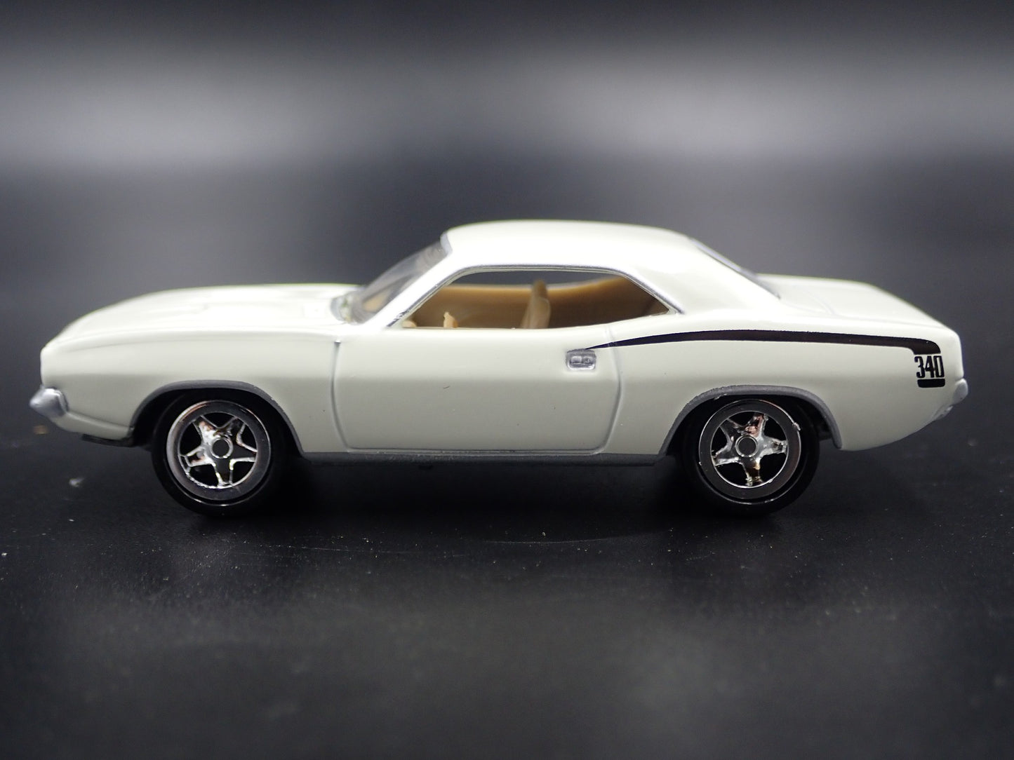 1970 70 PLYMOUTH CUDA 340 WHITE 1:64 SCALE COLLECTIBLE DIECAST MODEL CAR