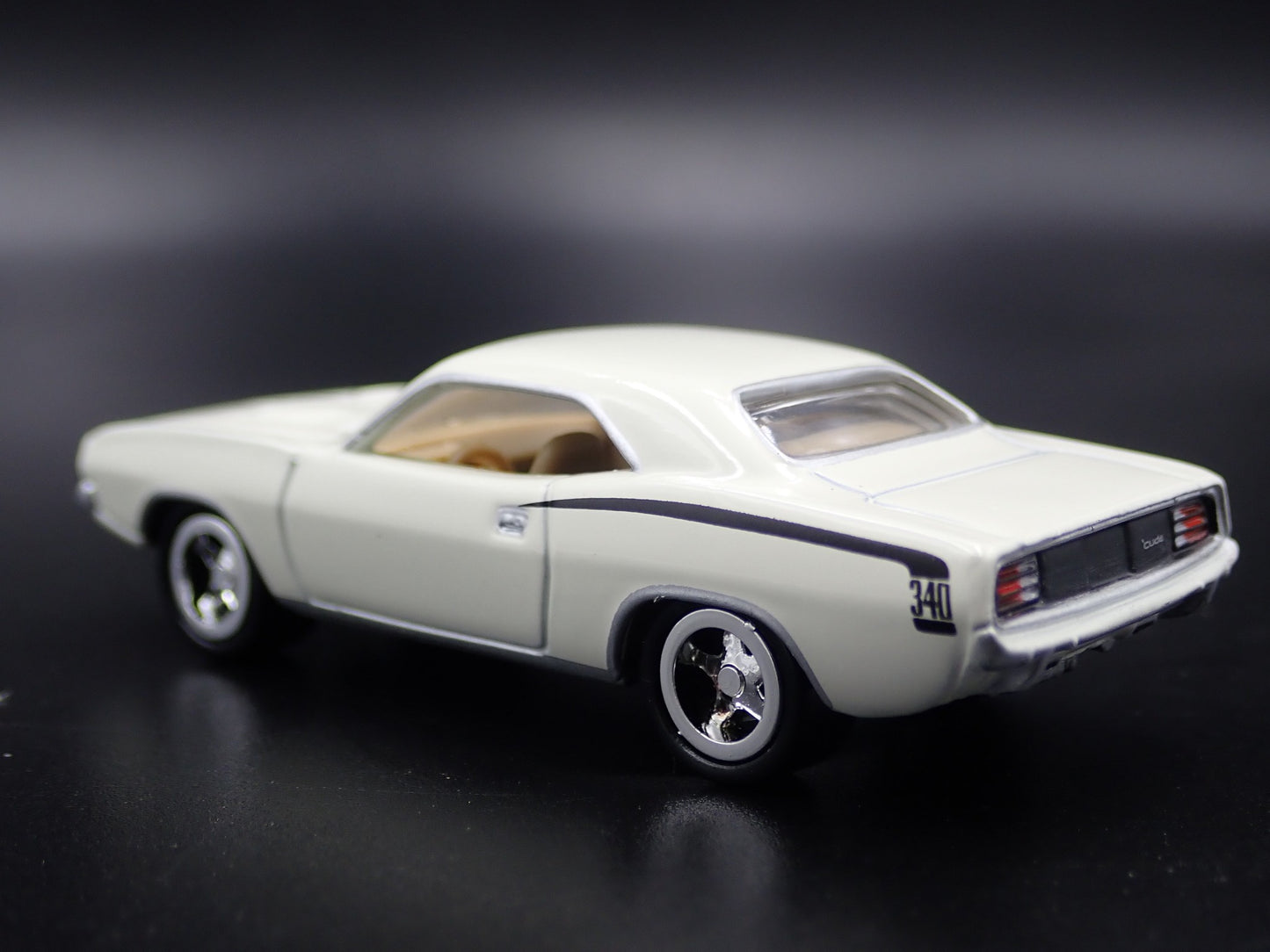 1970 70 PLYMOUTH CUDA 340 WHITE 1:64 SCALE COLLECTIBLE DIECAST MODEL CAR