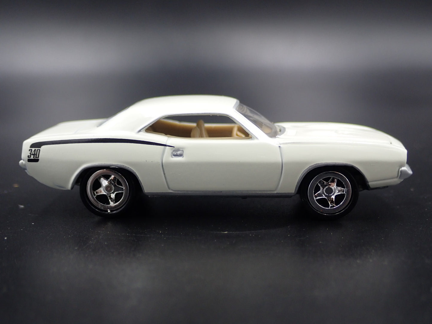 1970 70 PLYMOUTH CUDA 340 WHITE 1:64 SCALE COLLECTIBLE DIECAST MODEL CAR
