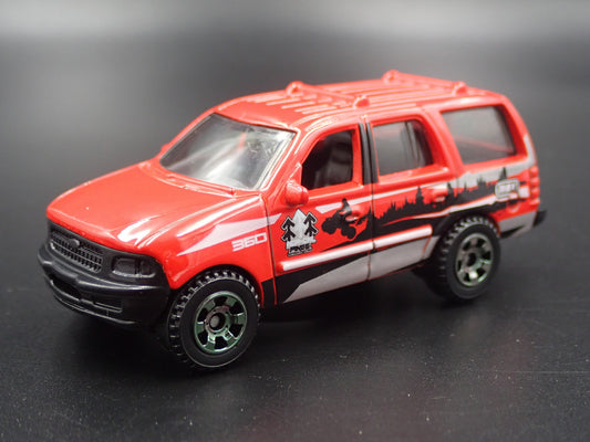1997-2002 FORD EXPEDITION RED 1:64 SCALE COLLECTIBLE DIORAMA DIECAST MODEL CAR