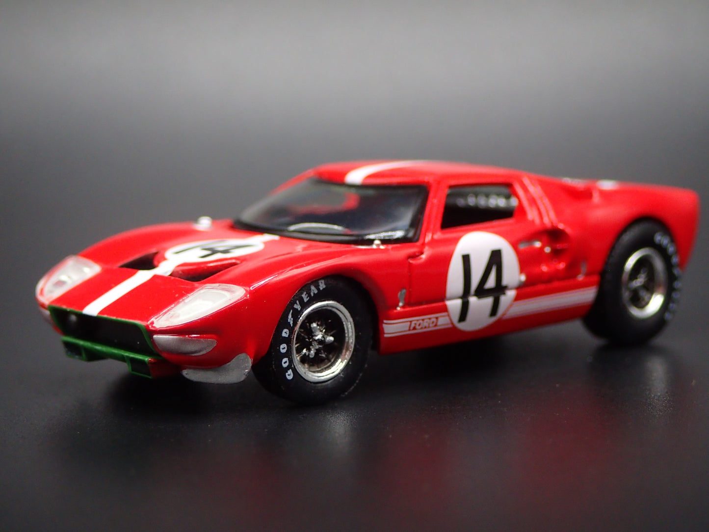 1964-1969 FORD GT40 RACE CAR RED 1:64 SCALE COLLECTIBLE DIECAST MODEL CAR
