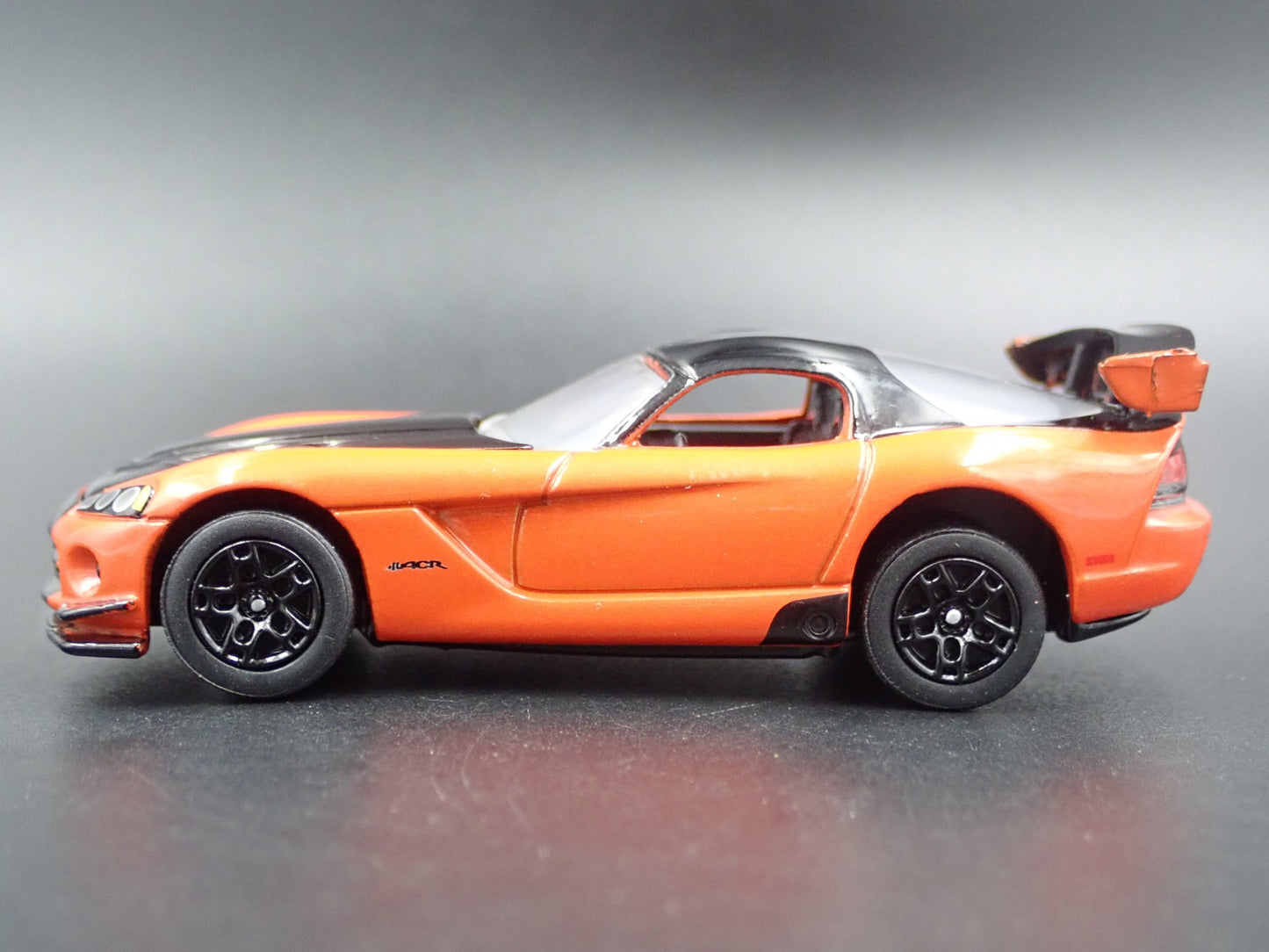 2008-2010 DODGE VIPER SRT10 ACR 1/64 SCALE COLLECTIBLE DIORAMA DIECAST MODEL CAR
