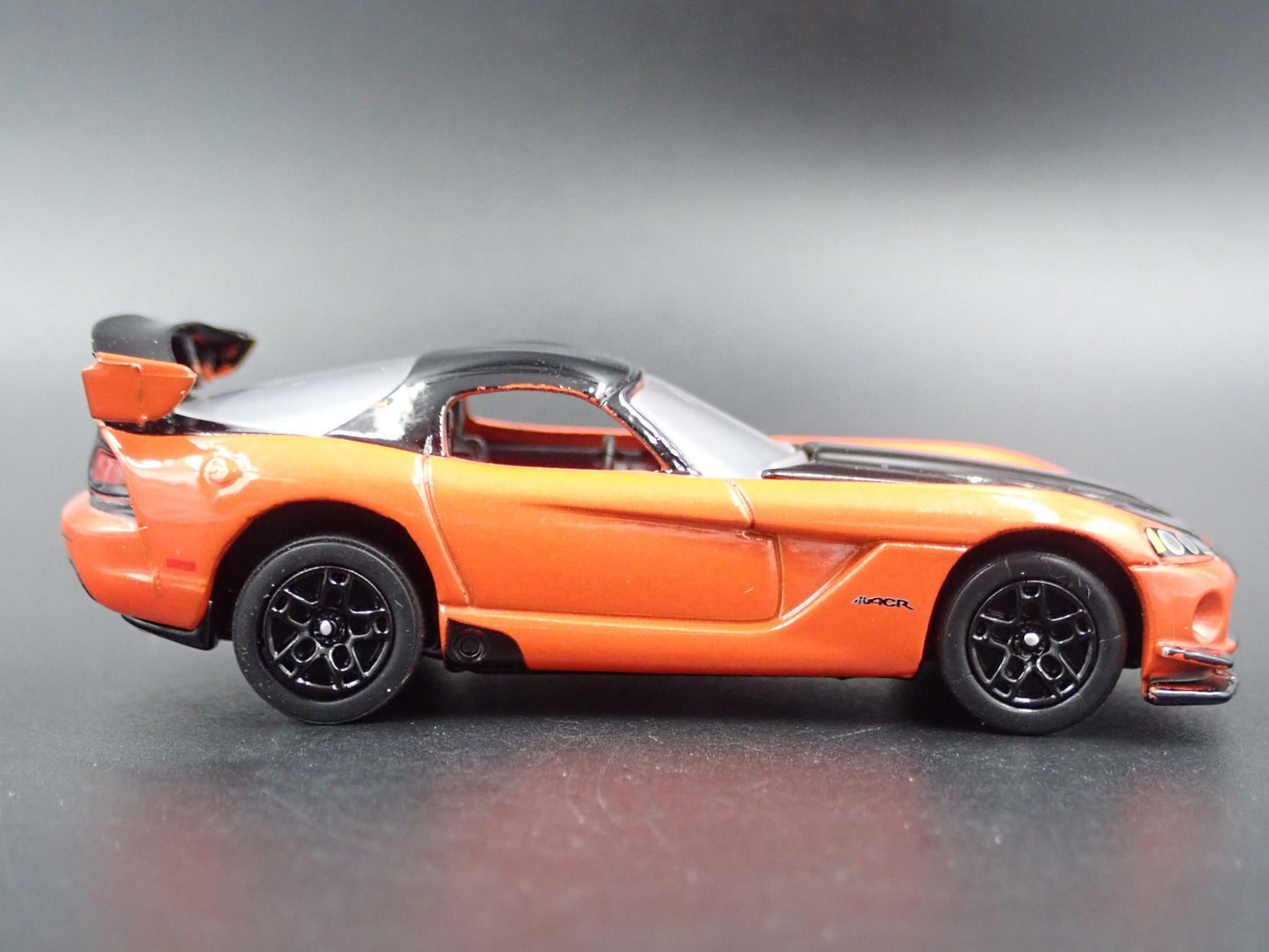 2008-2010 DODGE VIPER SRT10 ACR 1/64 SCALE COLLECTIBLE DIORAMA DIECAST MODEL CAR
