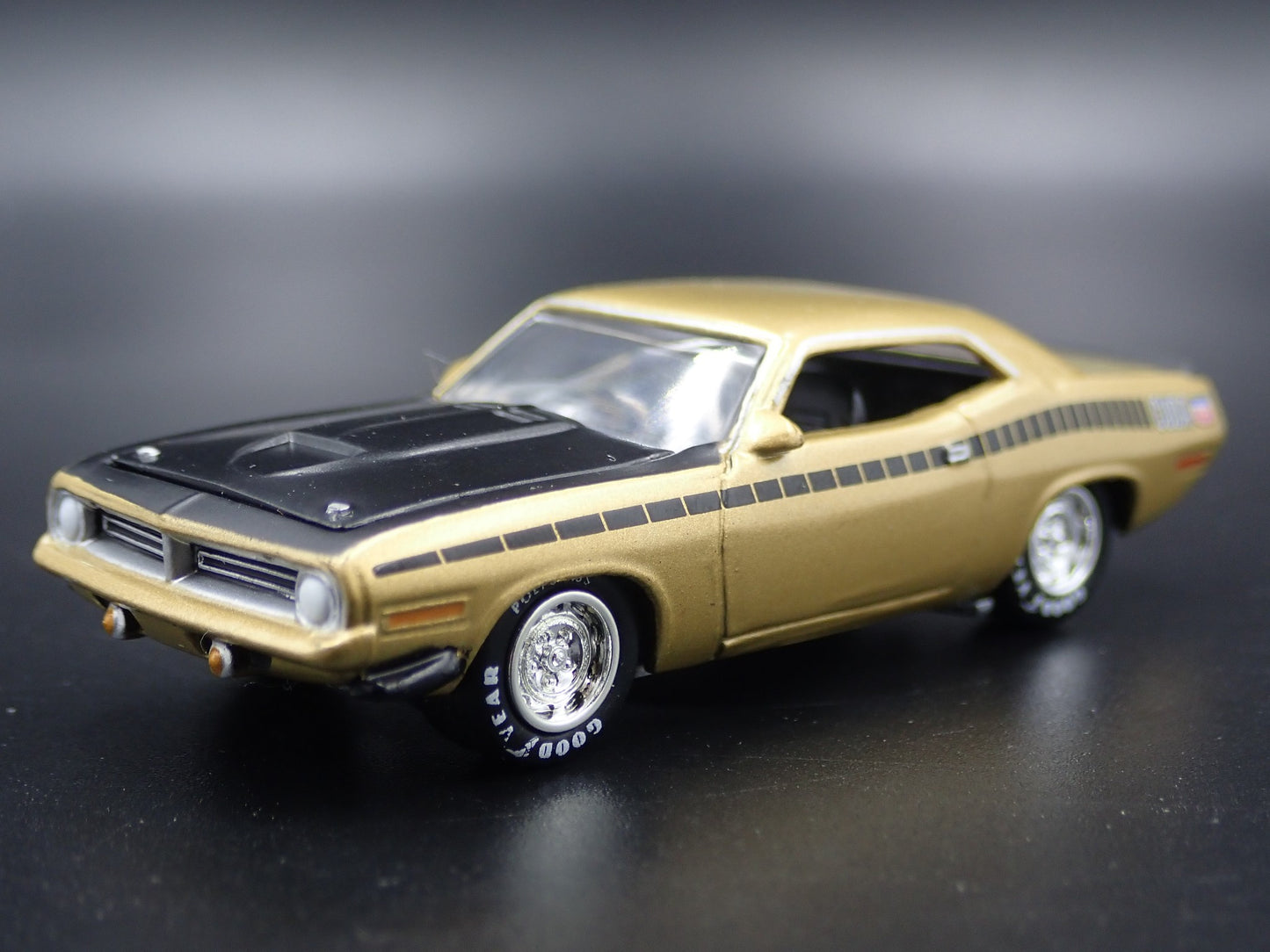 1970 70 PLYMOUTH AAR CUDA GOLD 1:64 SCALE COLLECTIBLE DIECAST MODEL CAR