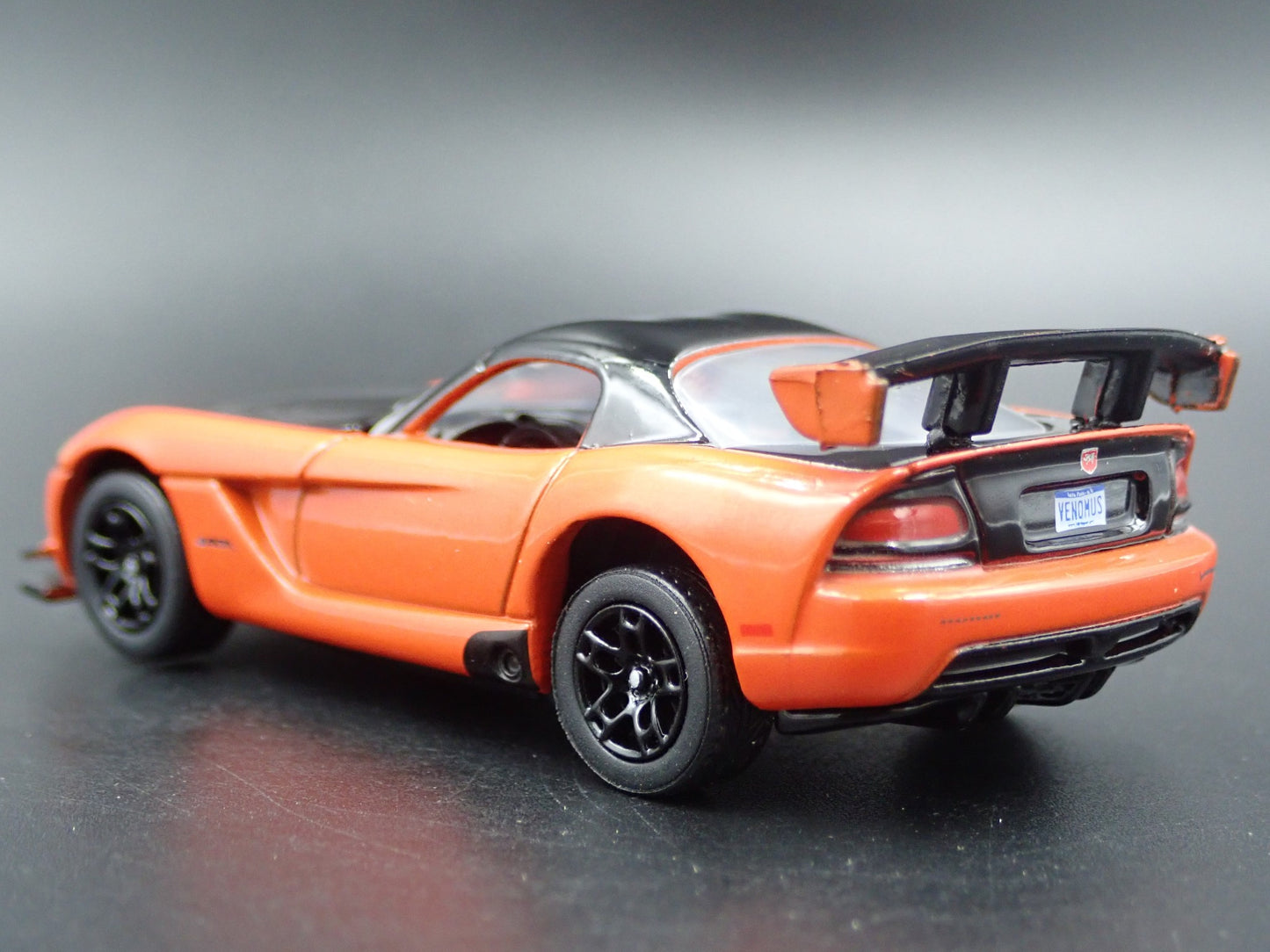 2008-2010 DODGE VIPER SRT10 ACR 1/64 SCALE COLLECTIBLE DIORAMA DIECAST MODEL CAR