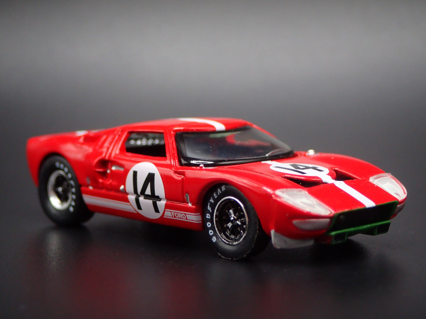 1964-1969 FORD GT40 RACE CAR RED 1:64 SCALE COLLECTIBLE DIECAST MODEL CAR