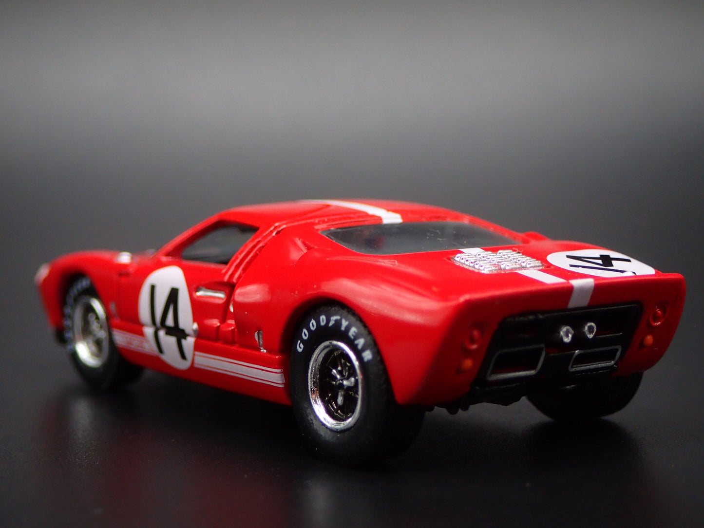 1964-1969 FORD GT40 RACE CAR RED 1:64 SCALE COLLECTIBLE DIECAST MODEL CAR