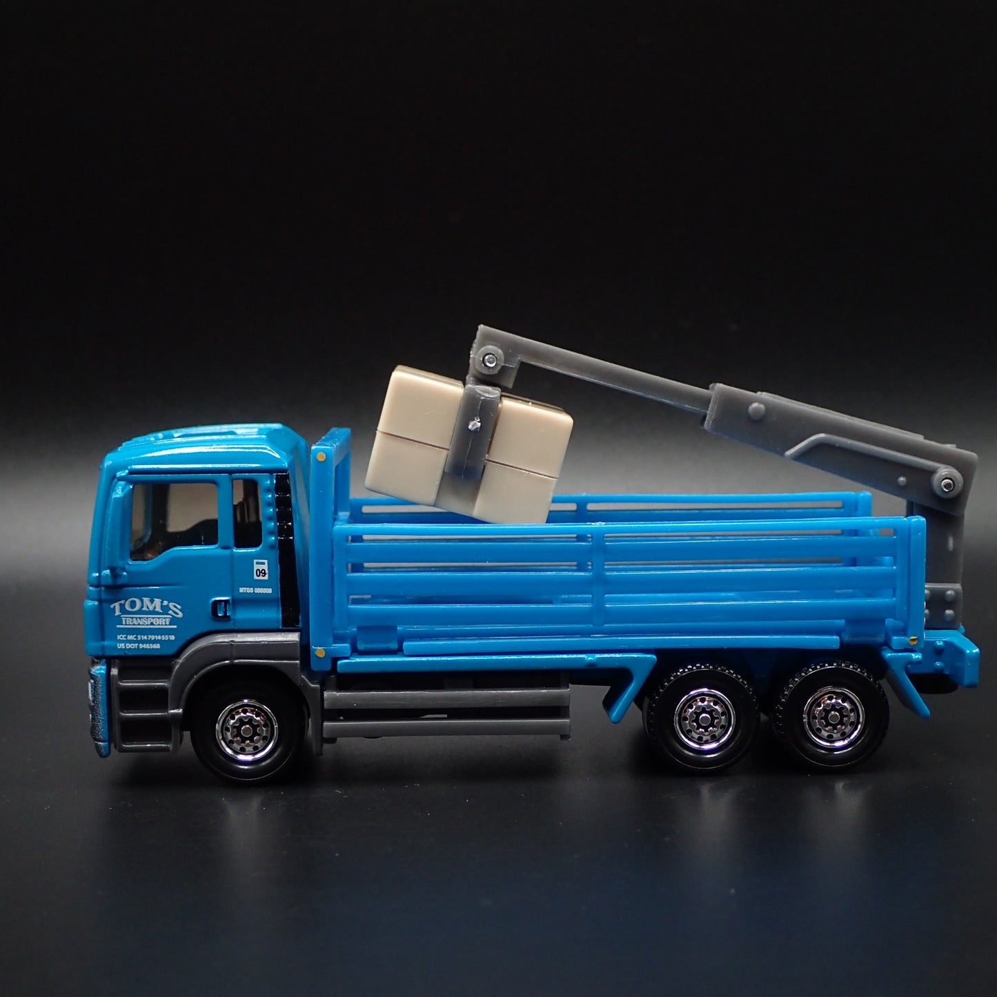 MAN TGS MCAB TRANSPORTATION TRUCK w LIFT ARM 1/64 MB SCALE DIECAST MODEL CAR