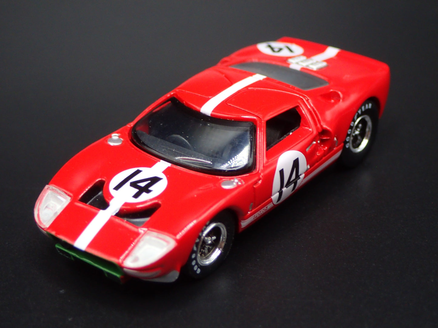 1964-1969 FORD GT40 RACE CAR RED 1:64 SCALE COLLECTIBLE DIECAST MODEL CAR