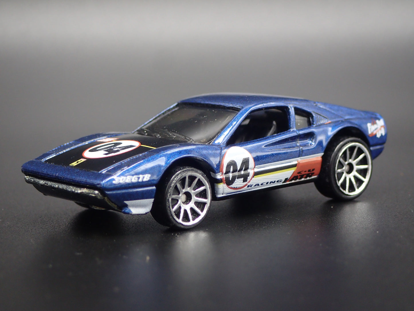 1975-1985 FERRARI 308 SUPER CAR 1:64 SCALE COLLECTIBLE DIORAMA DIECAST MODEL CAR