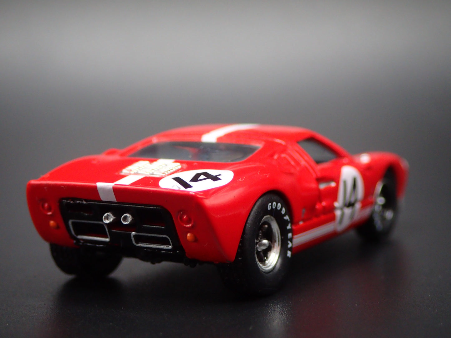 1964-1969 FORD GT40 RACE CAR RED 1:64 SCALE COLLECTIBLE DIECAST MODEL CAR