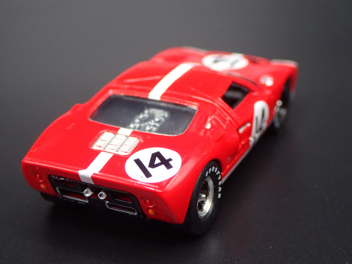 1964-1969 FORD GT40 RACE CAR RED 1:64 SCALE COLLECTIBLE DIECAST MODEL CAR