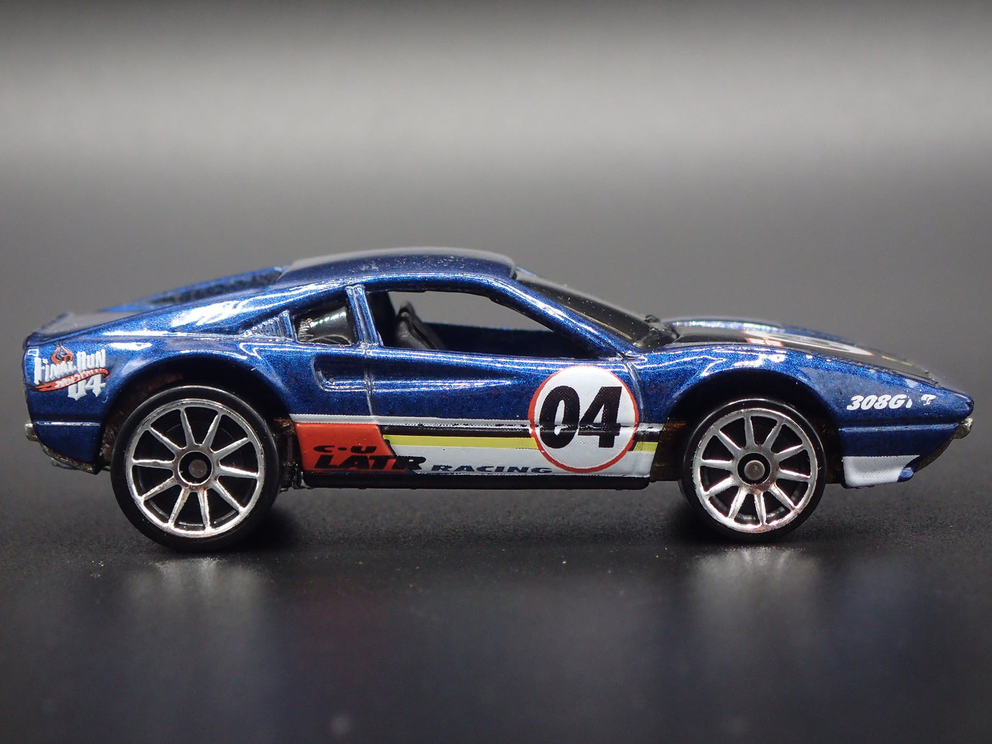 1975-1985 FERRARI 308 SUPER CAR 1:64 SCALE COLLECTIBLE DIORAMA DIECAST MODEL CAR