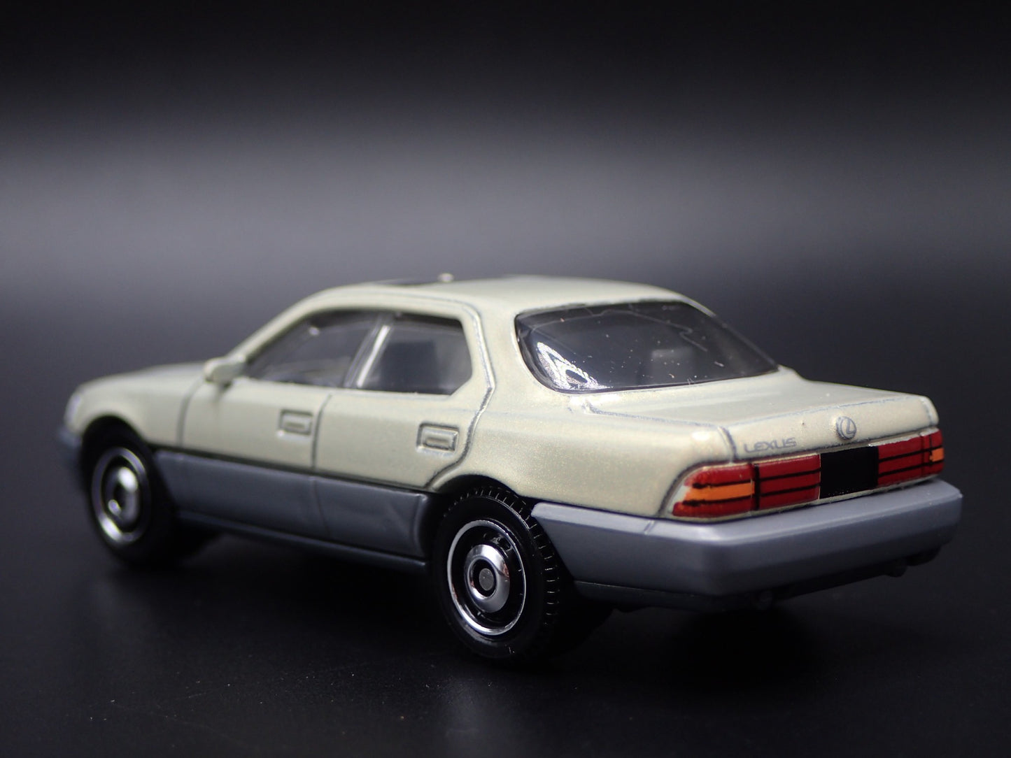 1992-1994 LEXUS LS 400 TAN 1/64 SCALE COLLECTIBLE DIORAMA DIECAST MODEL CAR