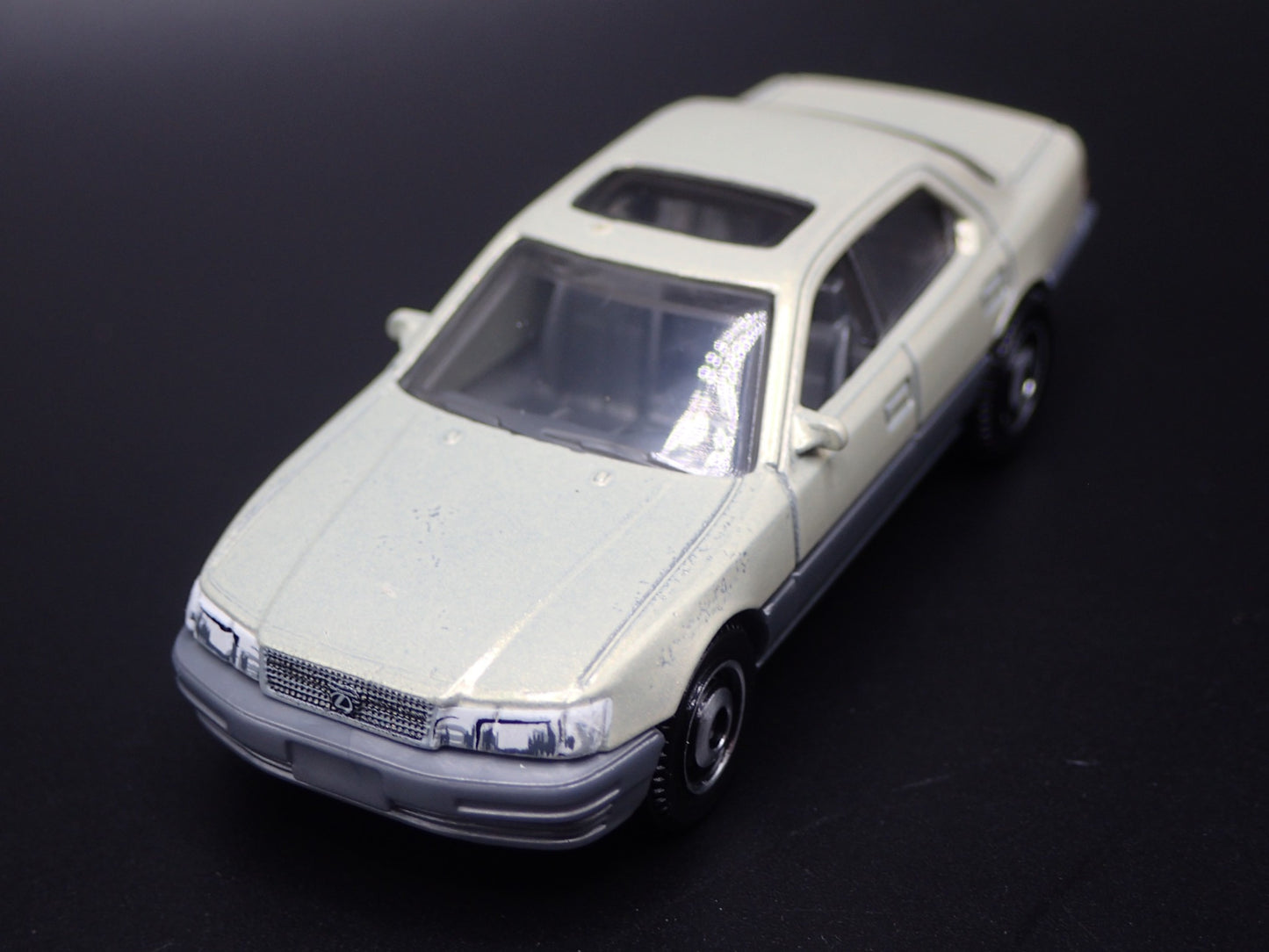 1992-1994 LEXUS LS 400 TAN 1/64 SCALE COLLECTIBLE DIORAMA DIECAST MODEL CAR