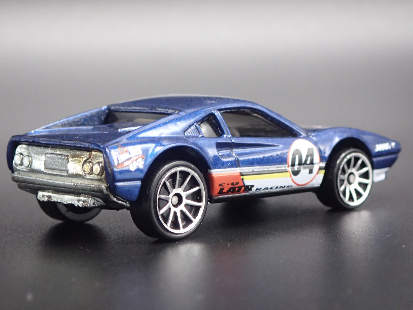 1975-1985 FERRARI 308 SUPER CAR 1:64 SCALE COLLECTIBLE DIORAMA DIECAST MODEL CAR