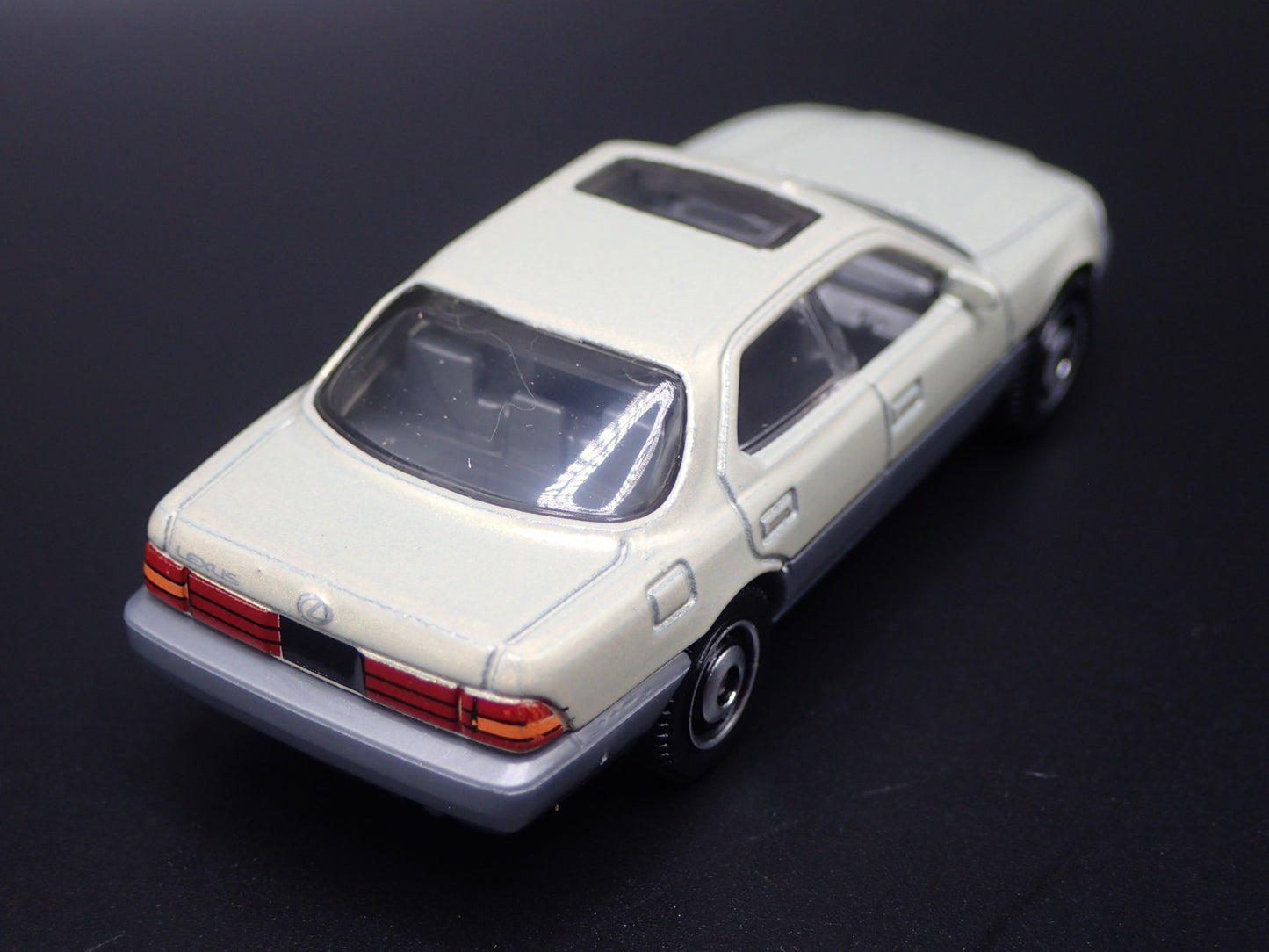 1992-1994 LEXUS LS 400 TAN 1/64 SCALE COLLECTIBLE DIORAMA DIECAST MODEL CAR