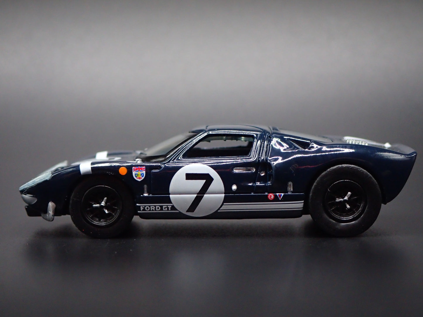 1964-1969 FORD GT40 RACE CAR DARK BLUE 1:64 SCALE COLLECTIBLE DIECAST MODEL CAR