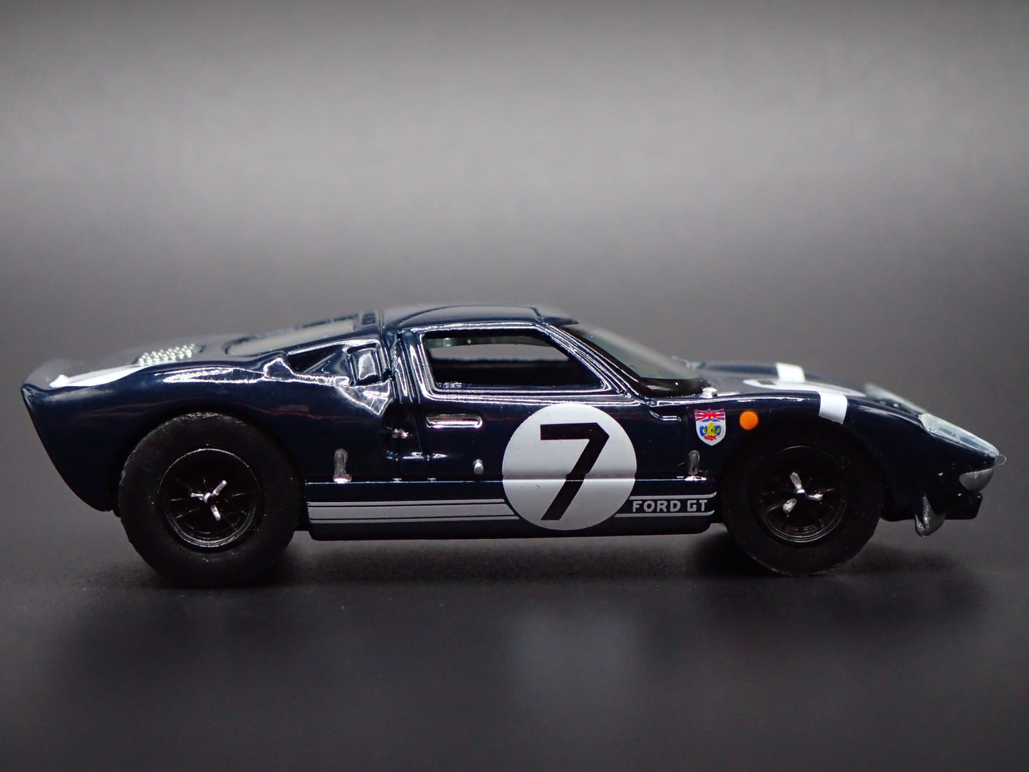 1964-1969 FORD GT40 RACE CAR DARK BLUE 1:64 SCALE COLLECTIBLE DIECAST MODEL CAR