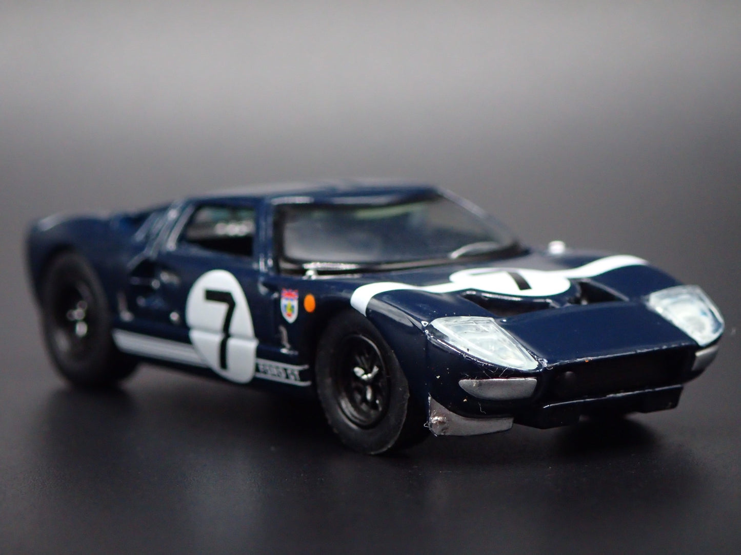 1964-1969 FORD GT40 RACE CAR DARK BLUE 1:64 SCALE COLLECTIBLE DIECAST MODEL CAR