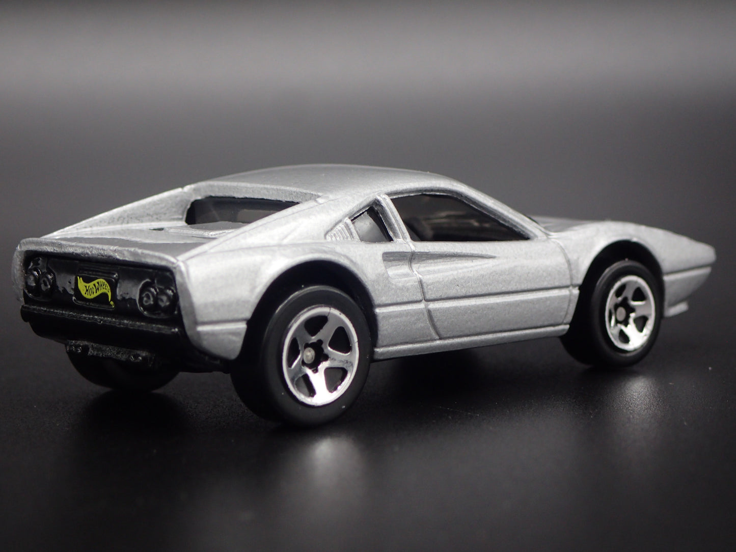 1975-1985 FERRARI 308 SUPER CAR 1:64 SCALE COLLECTIBLE DIORAMA DIECAST MODEL CAR