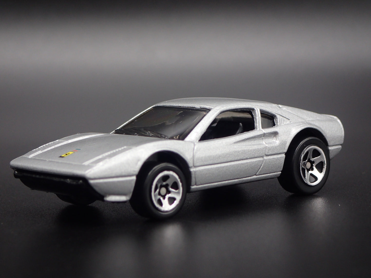 1975-1985 FERRARI 308 SUPER CAR 1:64 SCALE COLLECTIBLE DIORAMA DIECAST MODEL CAR