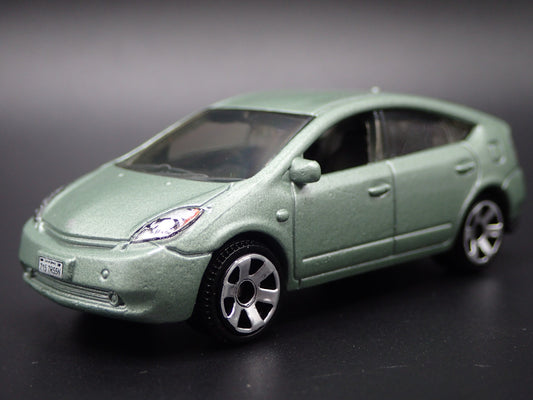 2003-2008 TOYOTA PRIUS GREEN 1/64 SCALE COLLECTIBLE DIORAMA DIECAST MODEL CAR