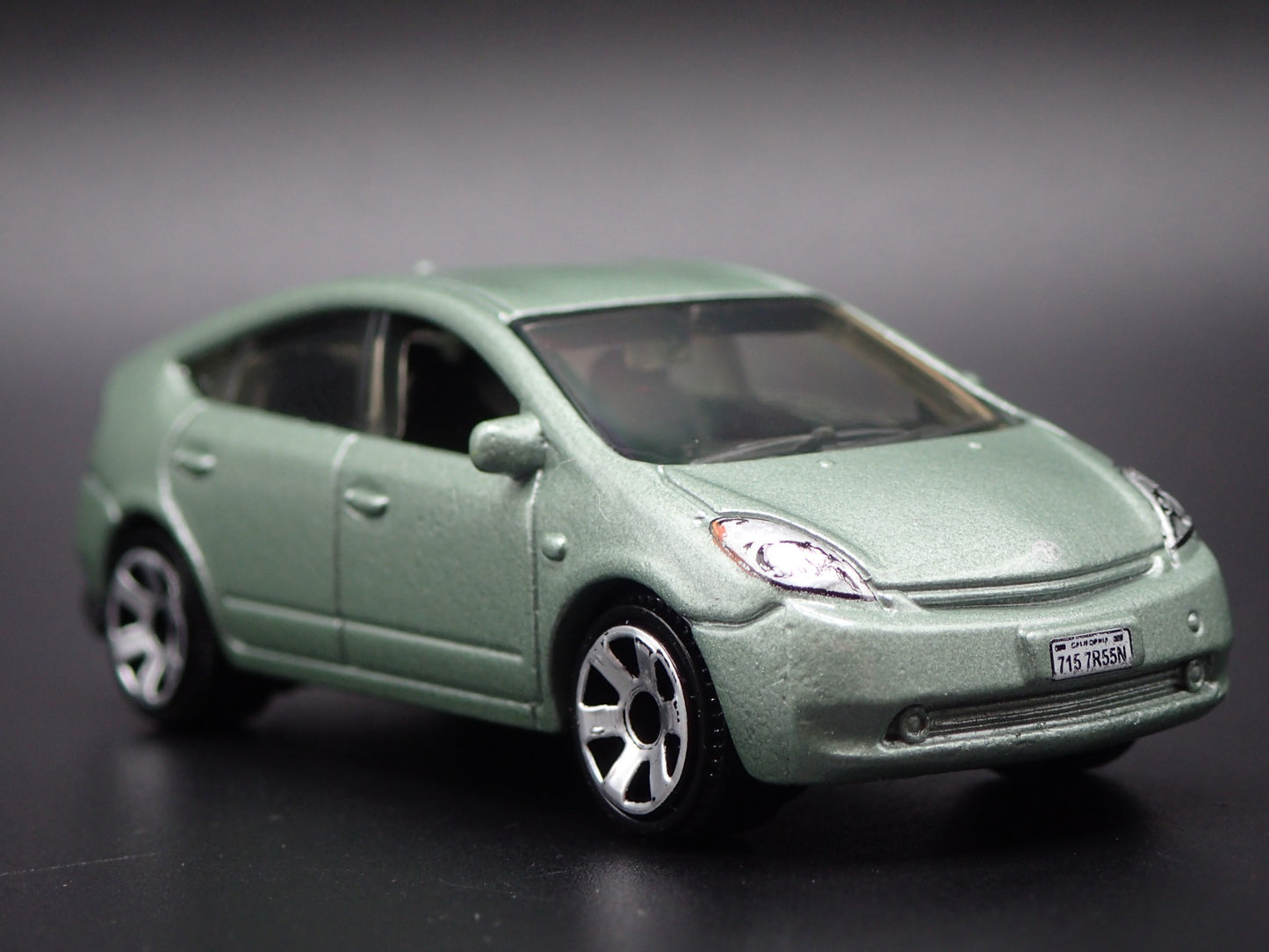 2003-2008 TOYOTA PRIUS GREEN 1/64 SCALE COLLECTIBLE DIORAMA DIECAST MODEL CAR
